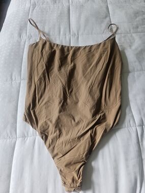 SKIMS Brown/Tan Smooth Bodysuit
